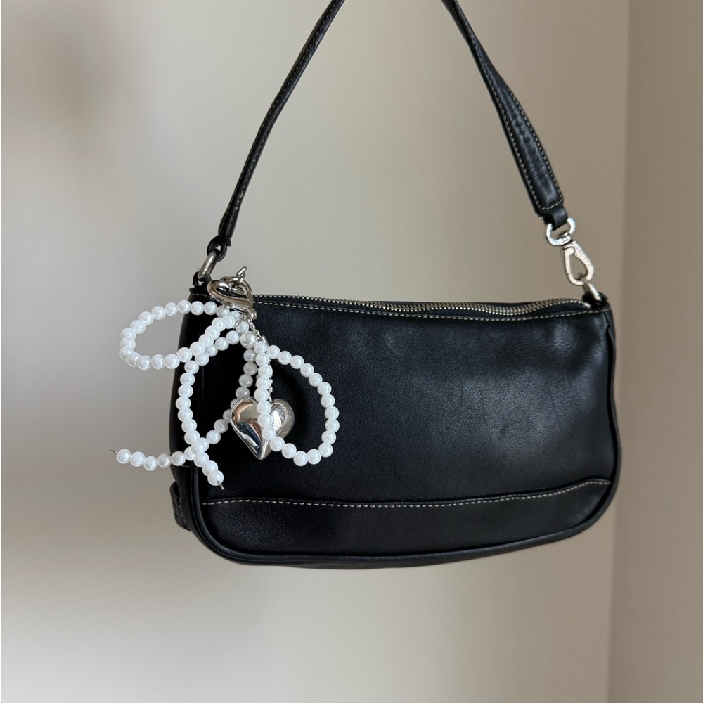 Coach Elegant Black Leather Shoulder Bag